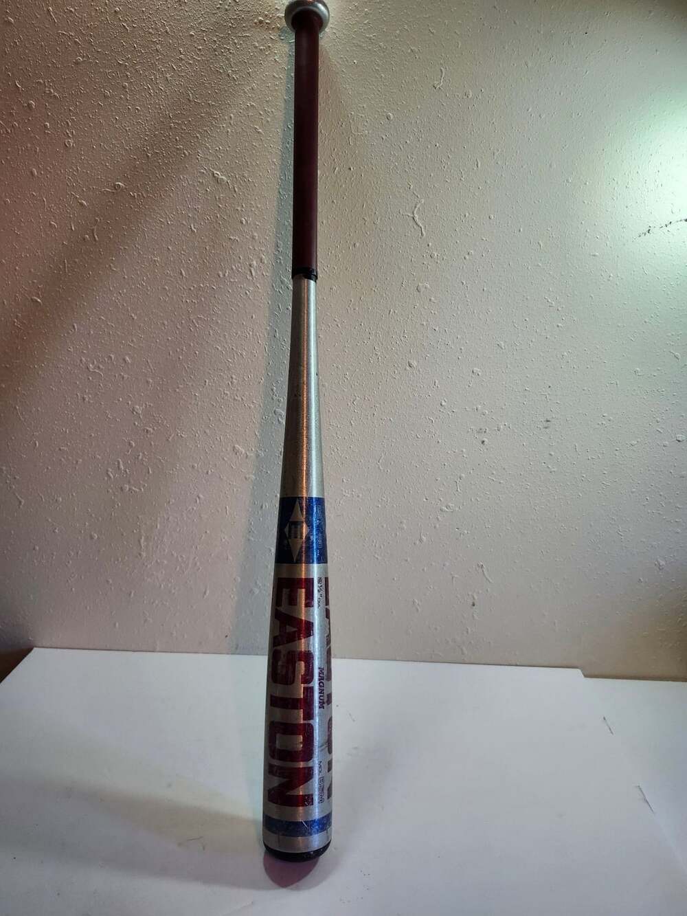 Easton Magnum B5M 3330 Size 33 In 30 Oz Baseball Bat Silver Red